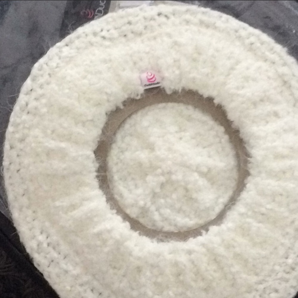 Woman’s Winter Hat. Barat style.